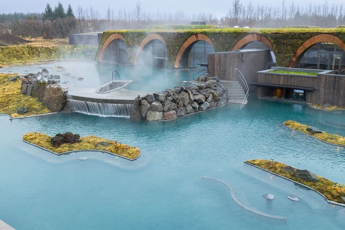 A geothermal lagoon with arched chambers